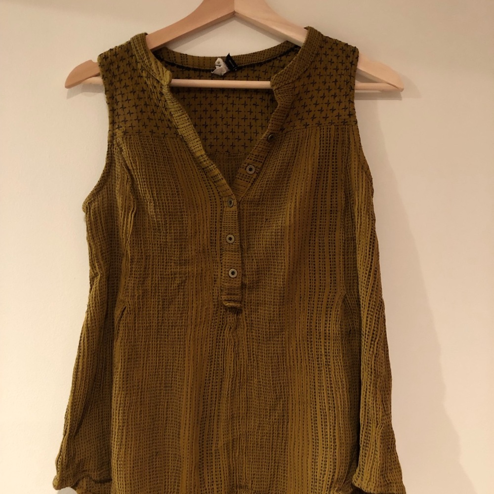 Anthropologie crinkled sleeveless top